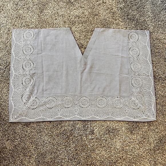 BY ANTHROPOLOGIE Striped Eyelet Shawl Size OS Preppy Boho Casual Resort Classic - Picture 1 of 7